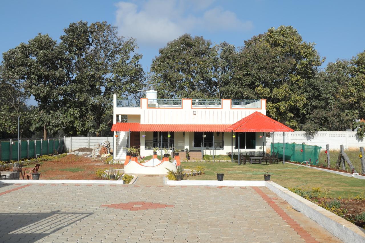 Wide Front Courtyard View
